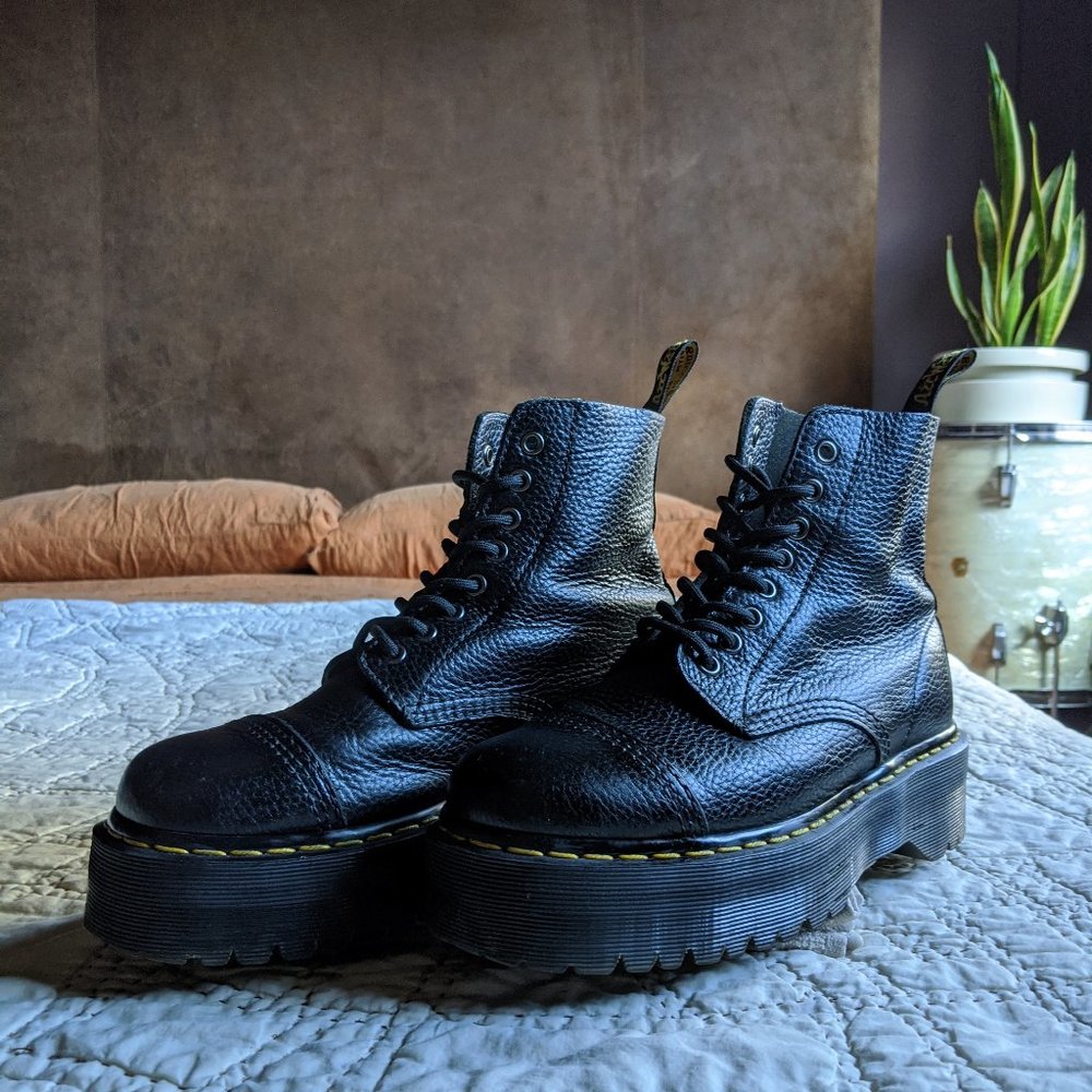DR. MARTENS // Sinclair Platform // Aunt Sally